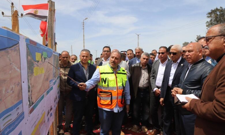 كامل الوزير ومحافظ شمال سيناء يتفقدان الطريق الدولي الساحلي ويتابعان أعمال التطوير الجارية