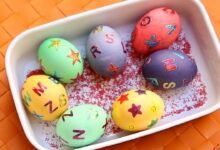 تلوين البيض في شم النسيم.. رمزية الحياة المتجددة في طقس مصري عريق