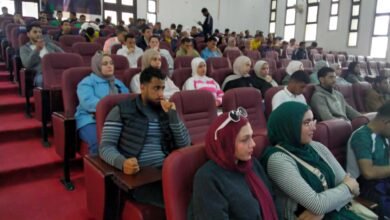 جانب من الندوة في جامعة العريش