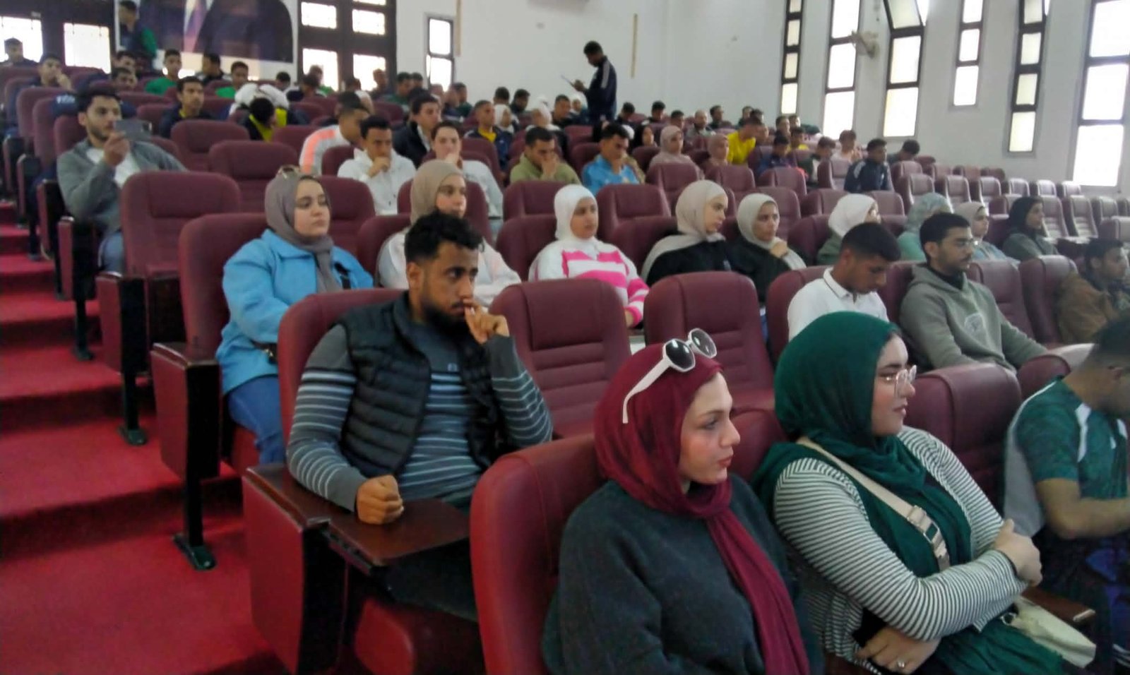 جانب من الندوة في جامعة العريش