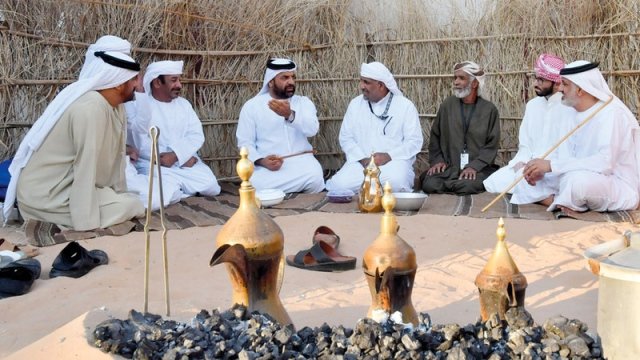 عادة القرى في البادية السعودية.. تقليد أصيل يختبر الكرم ويعزز مكانة الضيف