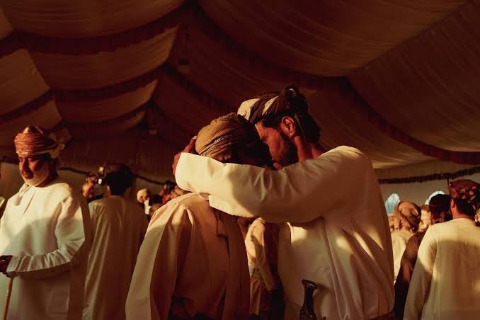 طقوس الهبوط في سلطنة عمان.. عادة اجتماعية تعكس عمق الترابط العائلي وروح الجماعة