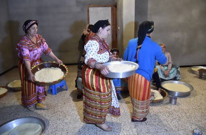 التويزة في الجزائر.. تقليد تضامني يعكس روح الجماعة والتكافل