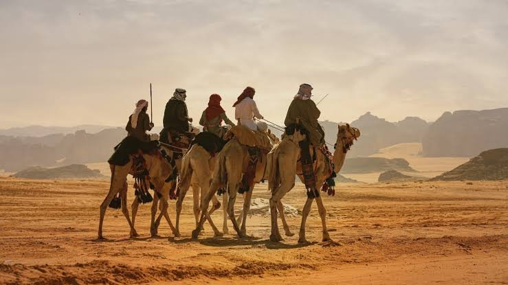حداء الإبل في شبه الجزيرة العربية… فن رعاة الصحراء وصوت التراث