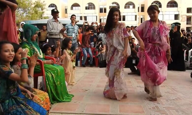 “الزفة العدنية” في جنوب اليمن.. موكب العرس الذي يحول الشوارع إلى مسرح للفرح