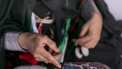 التلي في الجزائر.. خيوط فضية تنسج أناقة التراث النسوي