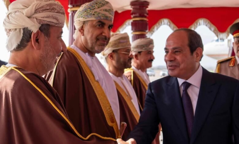 الرئيس السيسي يصل إلى سلطنة عمان في زيارة أخوية خاصة