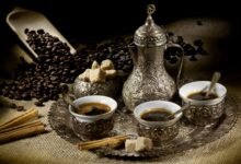 القهوة المرة.. عادة عربية قديمة لا تقدم إلا وفق طقوس خاصة في المجالس البدوية