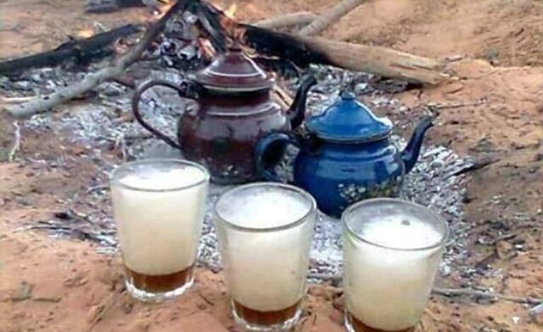 الآتاي الموريتاني.. طقس يومي يحفظ الهوية ويجمع العائلات حول كأس من التراث