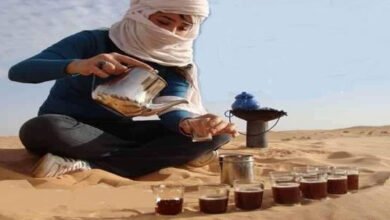 شاي الزردة.. طقس بدوي عريق يحفظ روح الصحراء ويقاوم إيقاع الحياة السريع